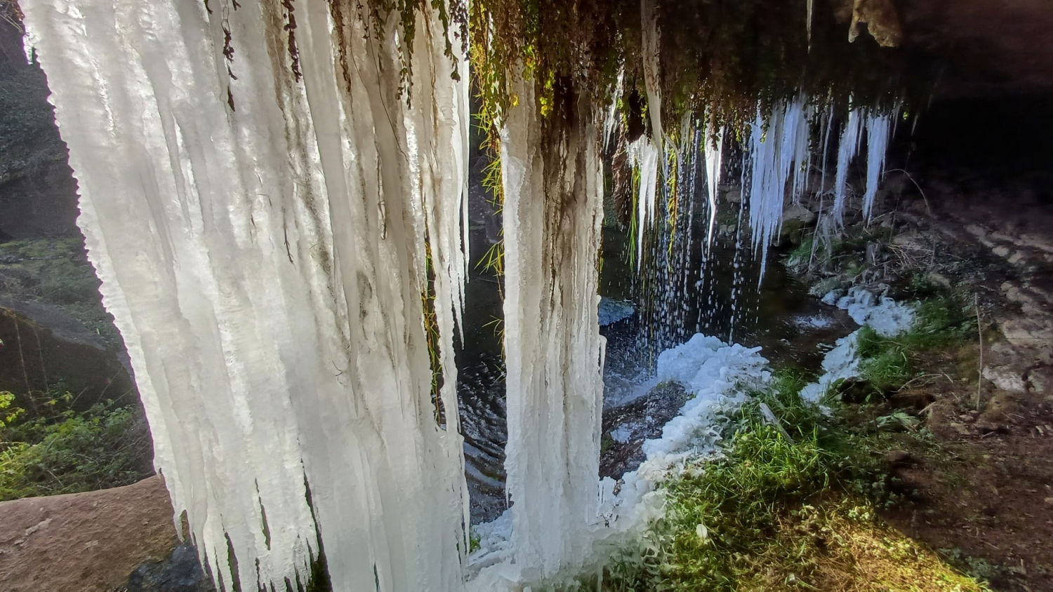 Hielo artístico en la riera de Clarà.