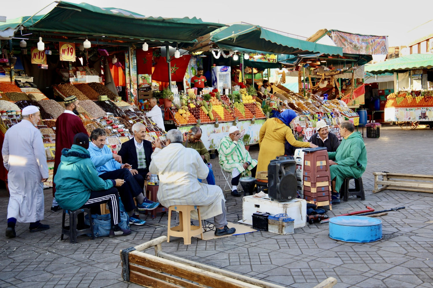 Tertulia en Jemaa el-Fnaa.