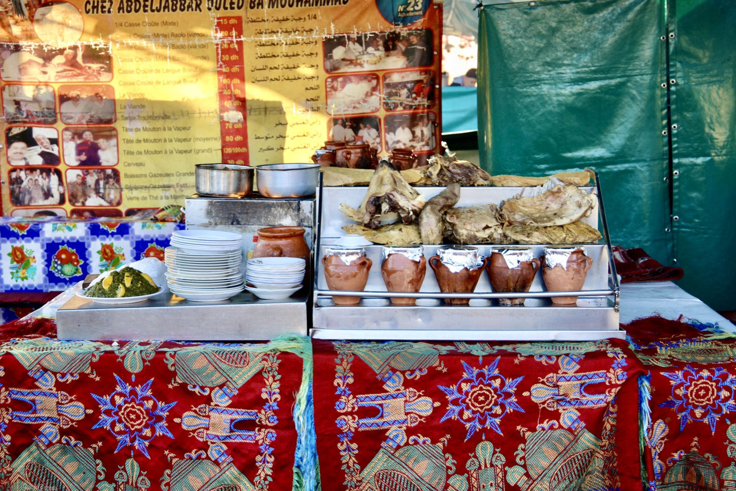 Puesto de comida marroquí en Jemaa el-Fnaa.