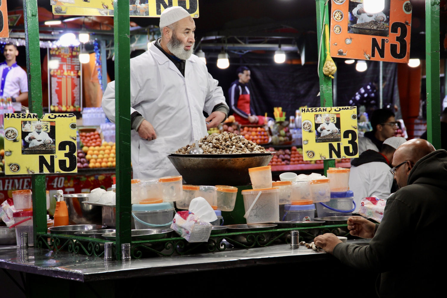 Paradista en Jemaa el-Fnaa.