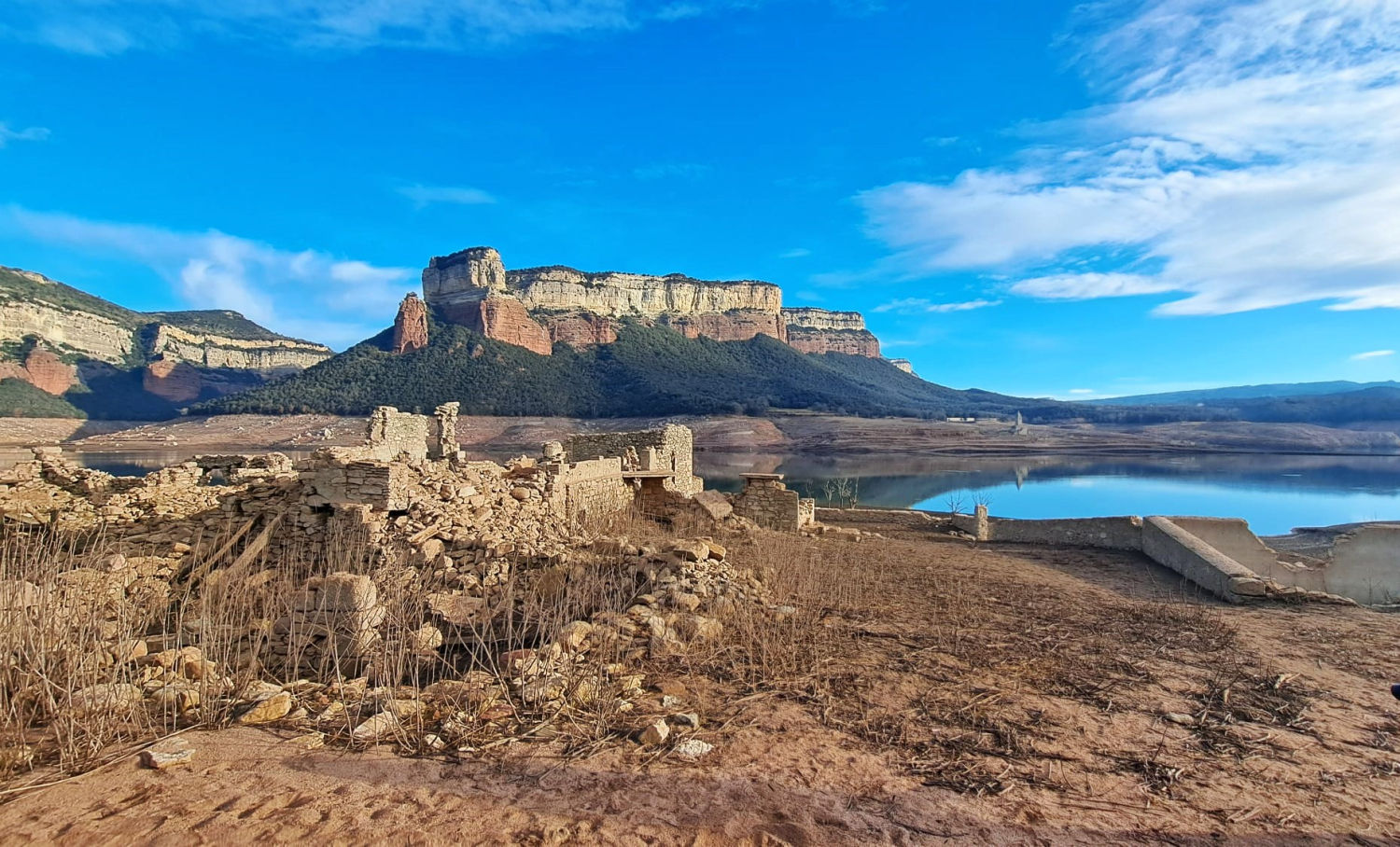 Paisaje de sequía en Sau.