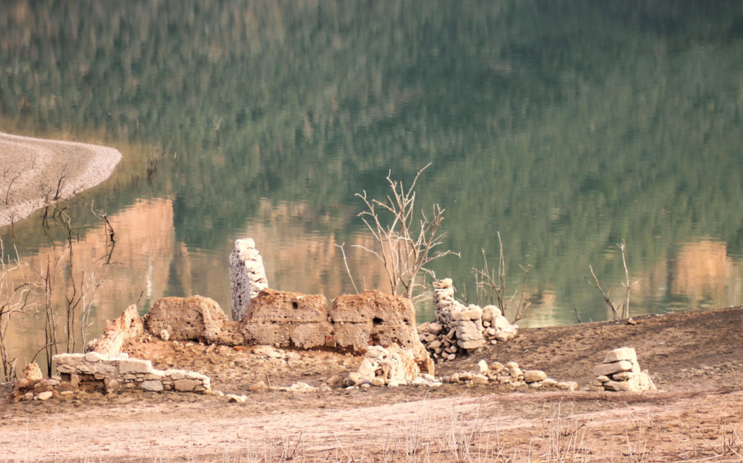 Rastro de la sequía en Sau.