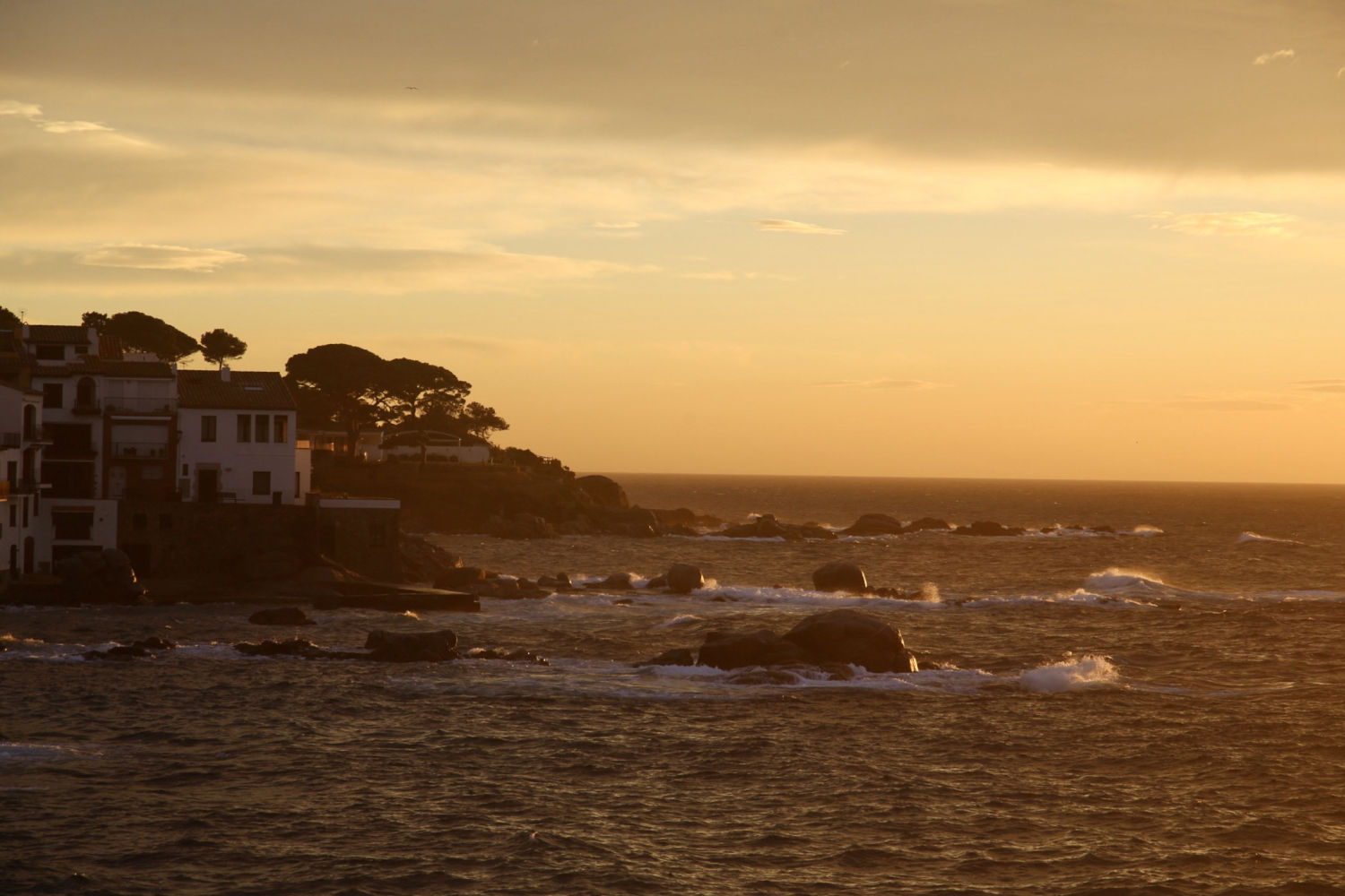 Amanecer de cobre en Calella de Palafrugell.