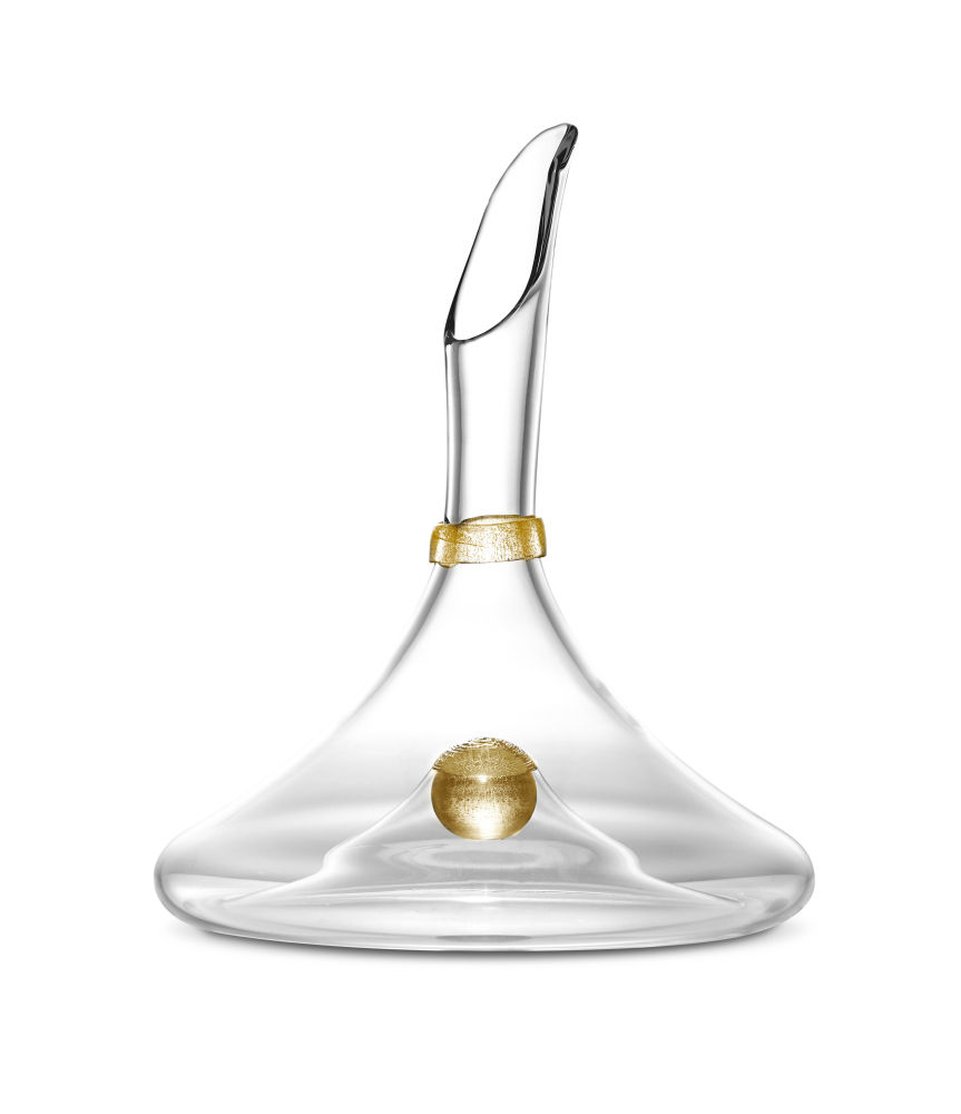 Diseño sensual y fluido de vidrio soplado a mano con un orbe envuelto en pan de oro craquelado de L’Objet para Harrods