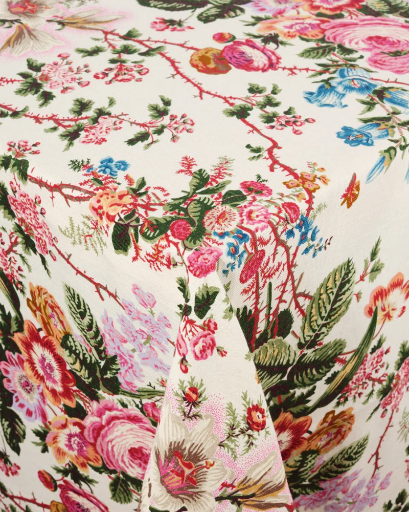 El mantel Adoria, de D’Ascoli x Cabana, se inspira en el periodo de Napoleón III