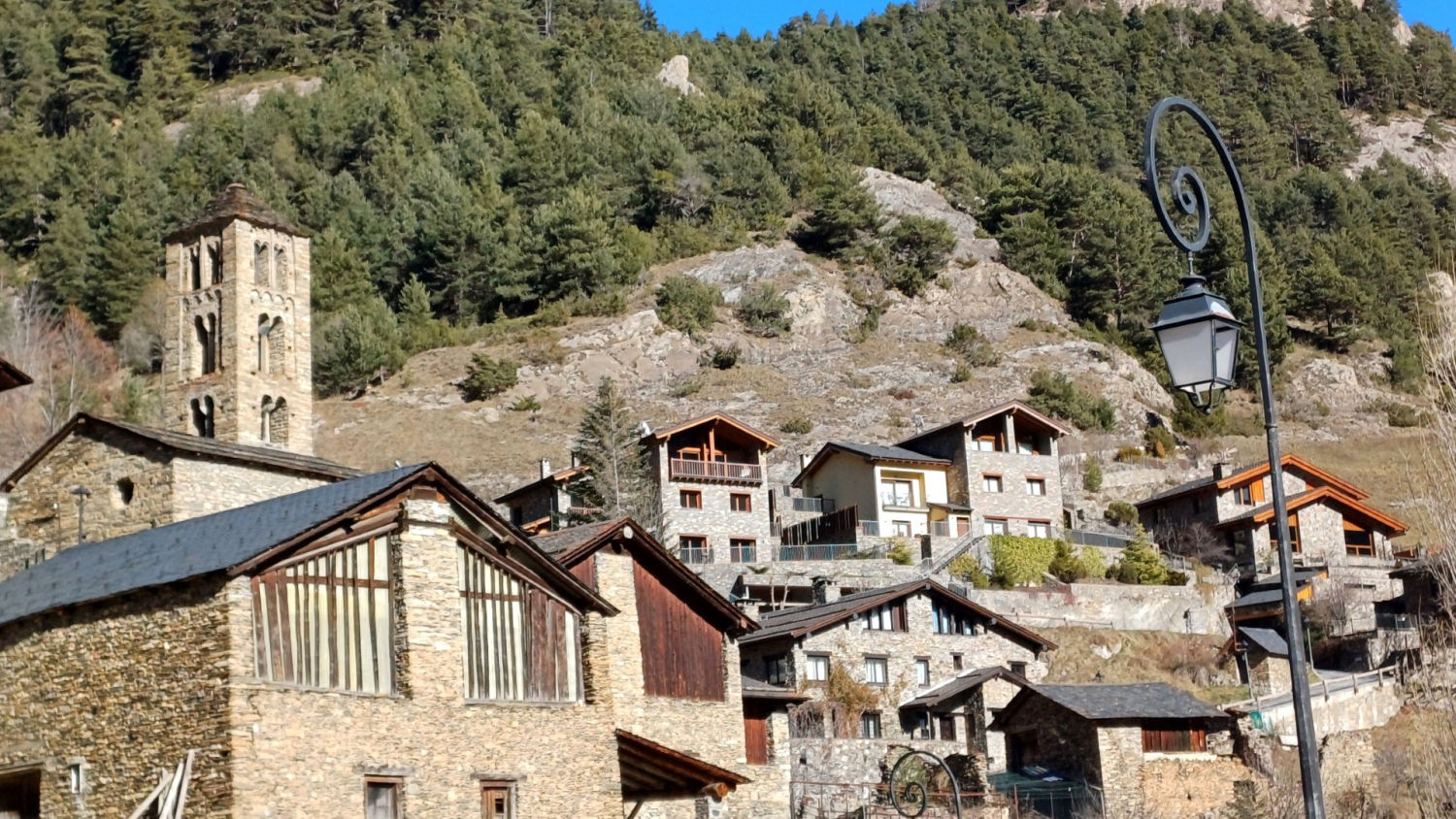Vista de Pal con el campanario de Sant Climent.