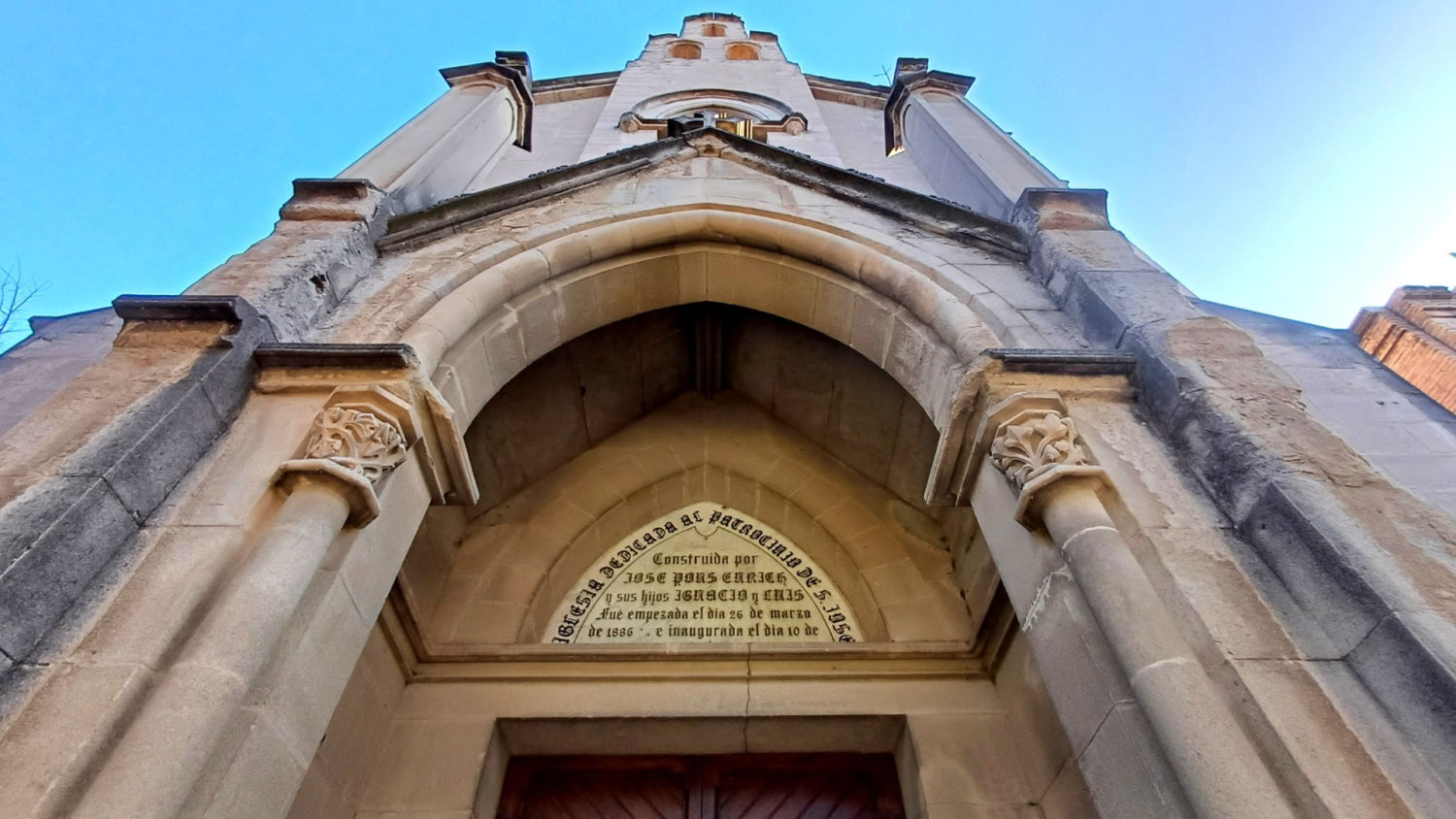 Fachada principal de la Catedral del Alt Llobregat.