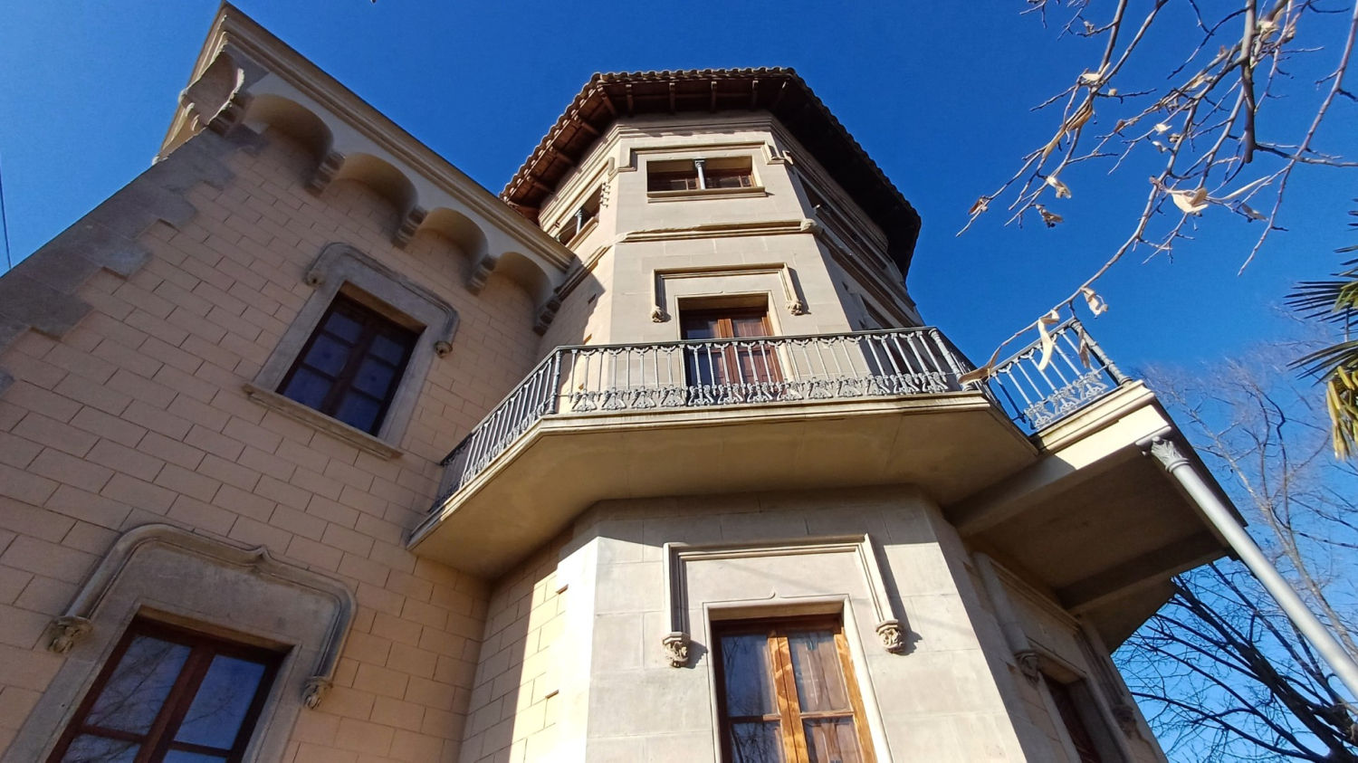 Casa señorial de la Colònia Pons de Puig-reig.