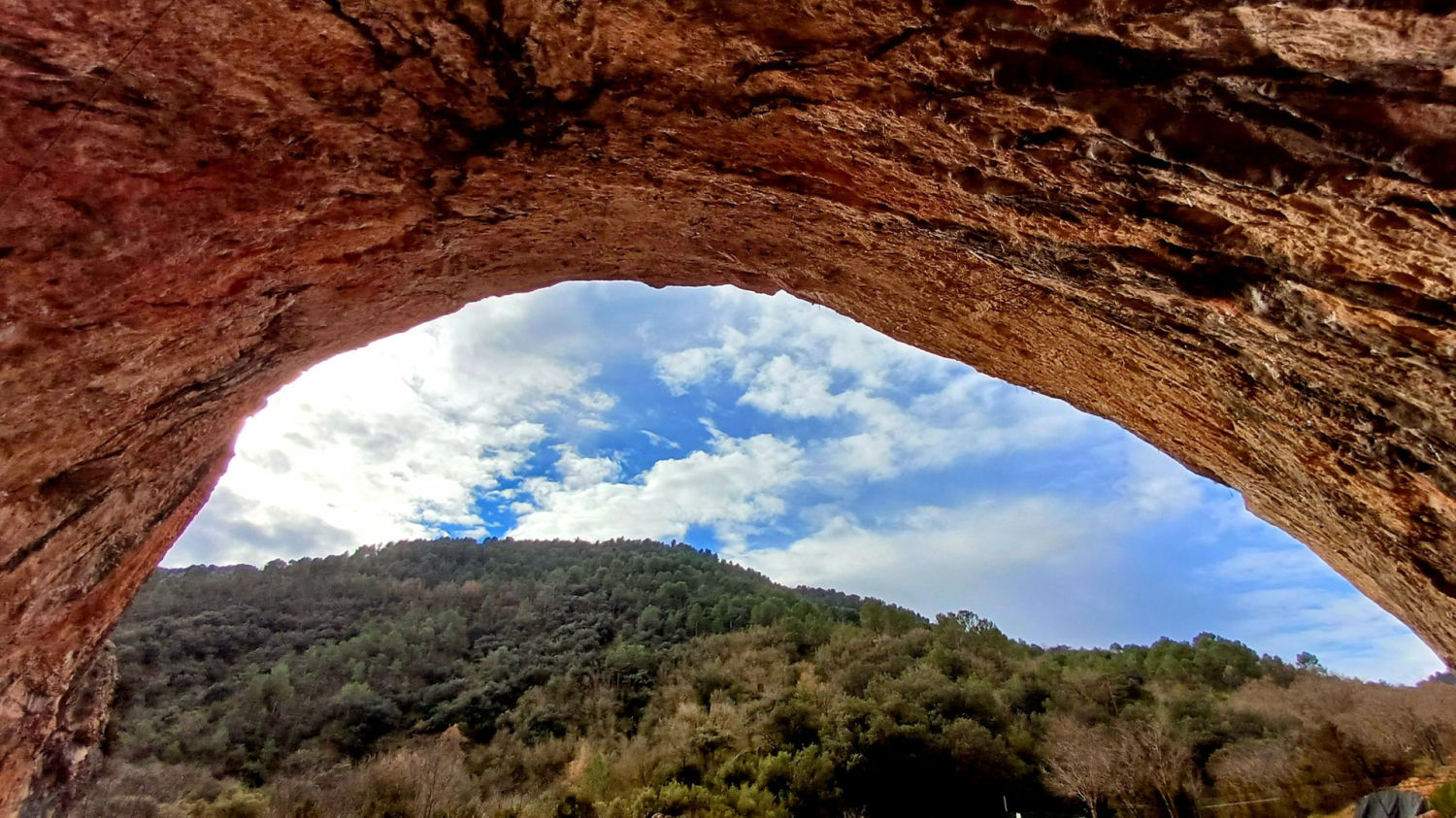La forma de la Cova Gran de Santa Linya.