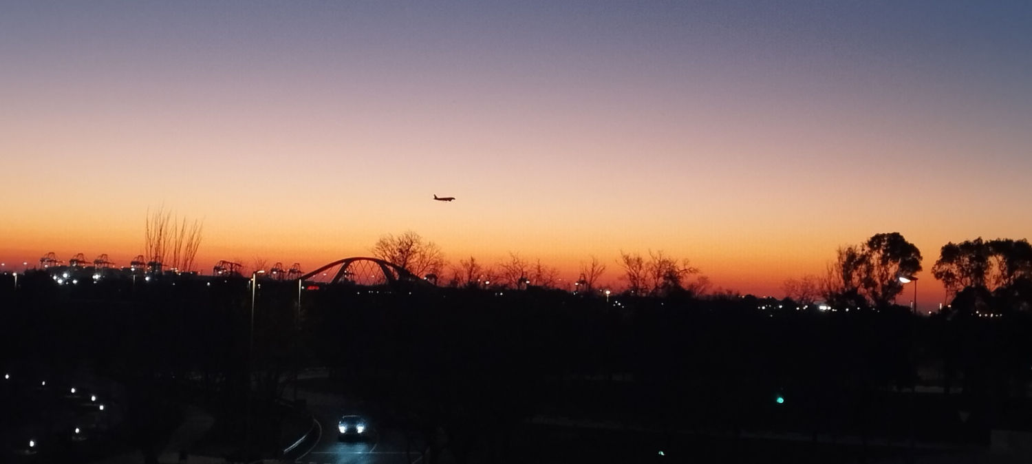 Candilazo al paso del avión.