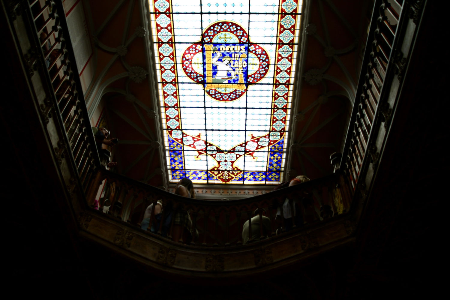 Vidriera del techo de la Librería Lello de Oporto.