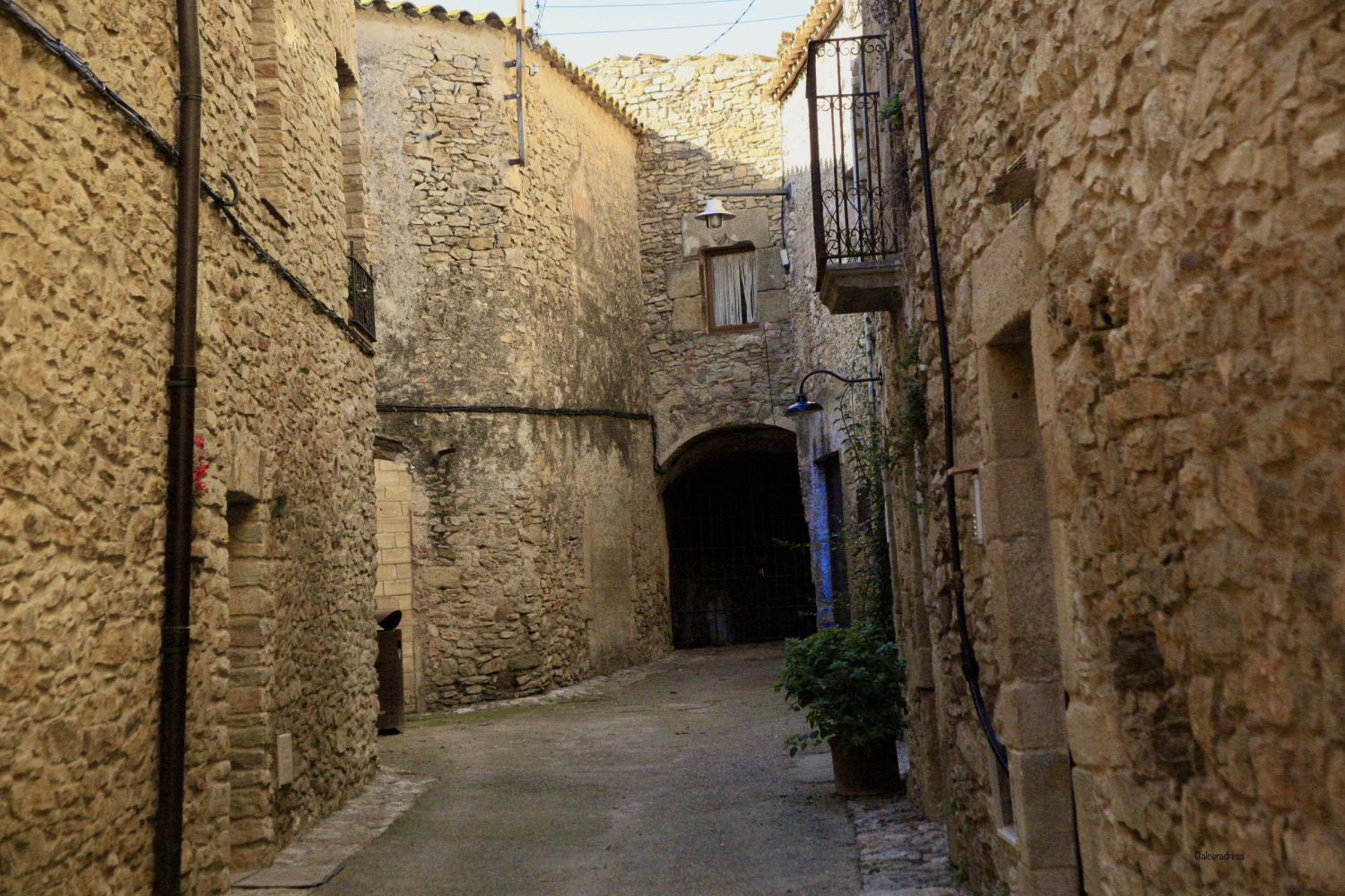 Urbanismo medieval en Palau-sator.