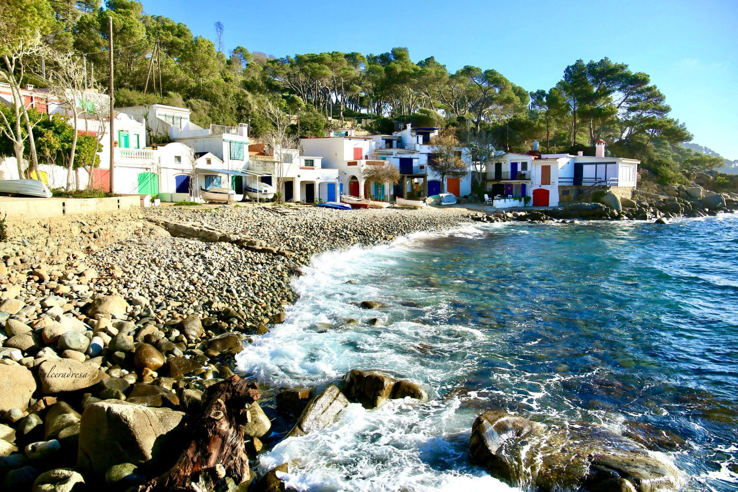 Cala s’Alguer a ras de mar.