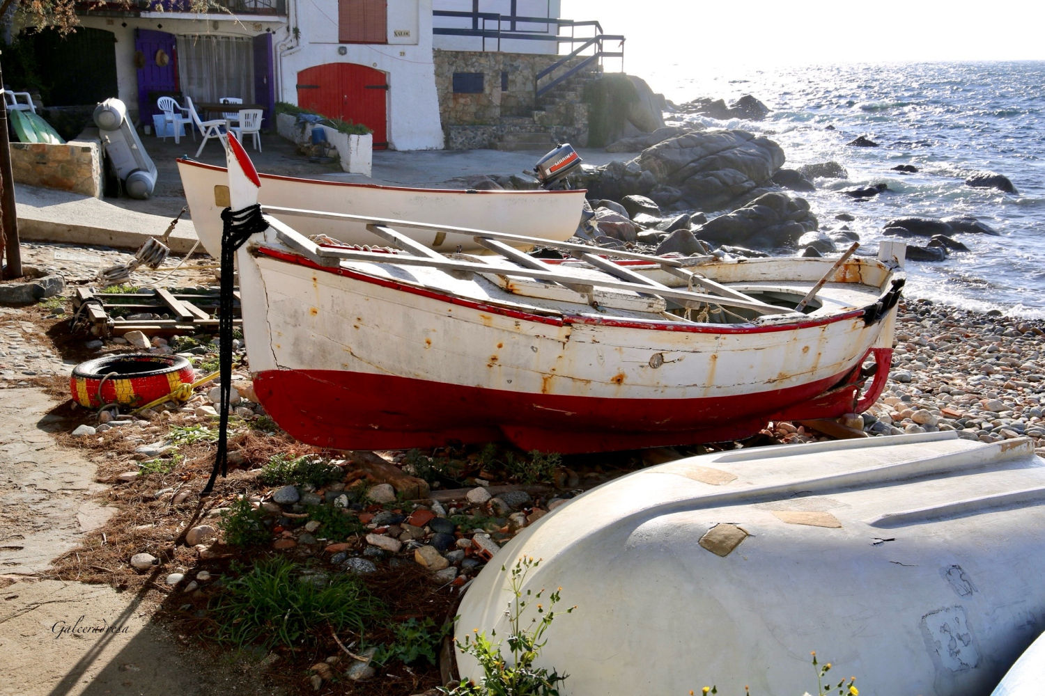 Detalle de algunas de las barcas de la Cala s’Alguer.