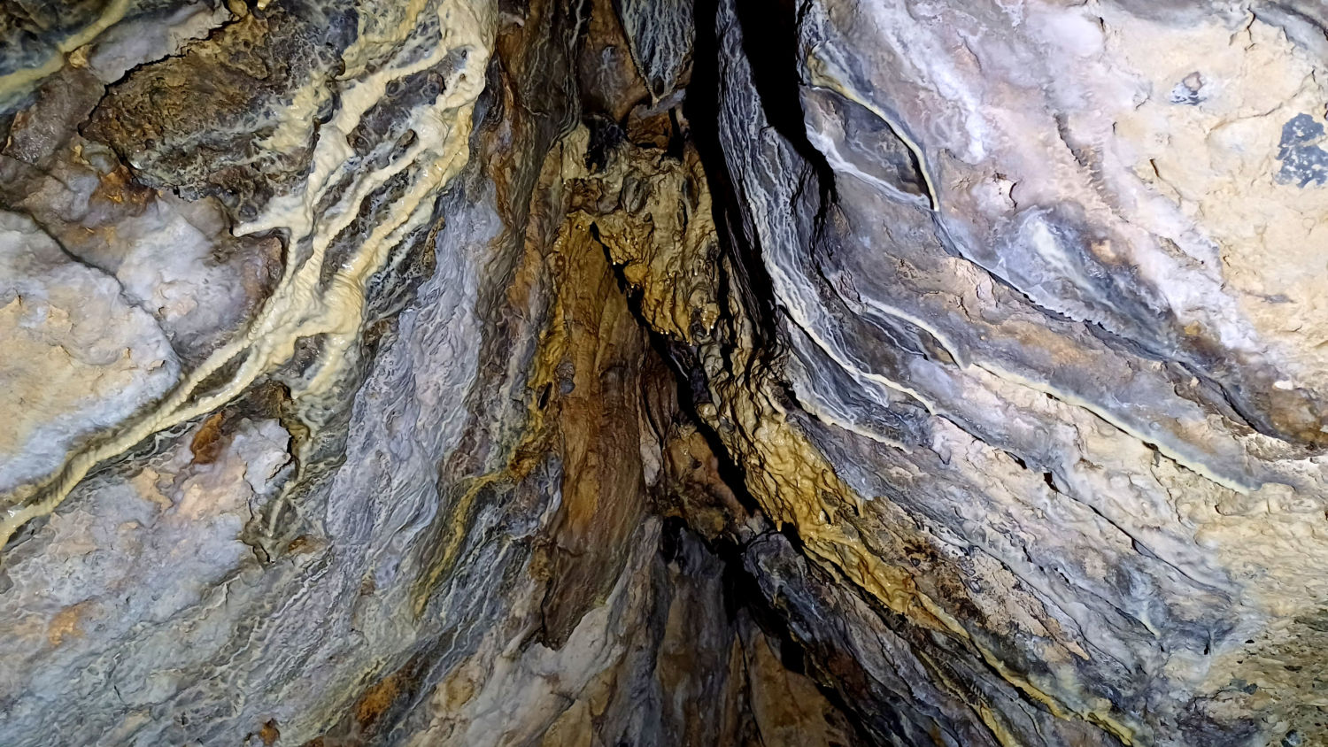 Parte del techo de las cuevas de les Tutes.