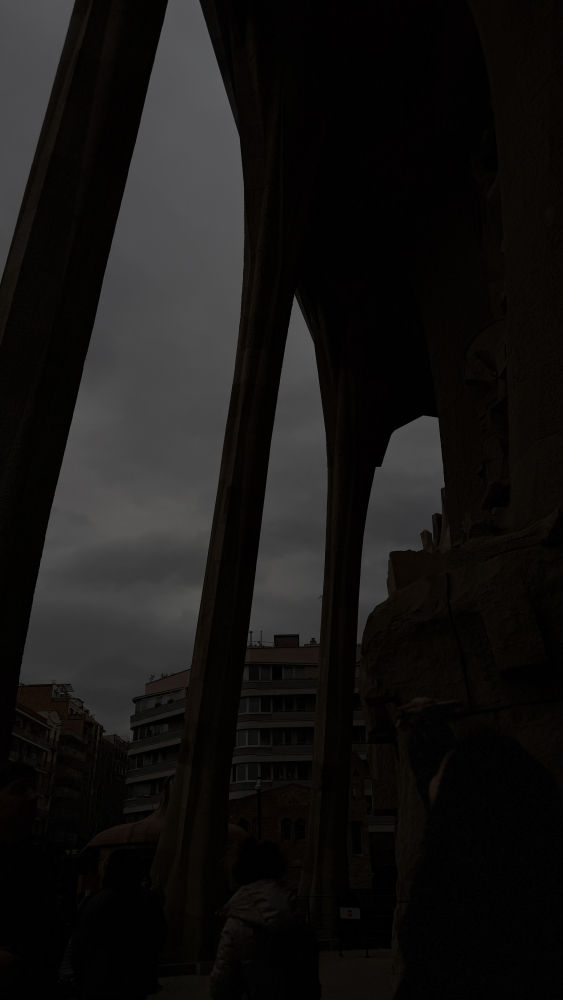 Día oscuro en la Sagrada Familia.
