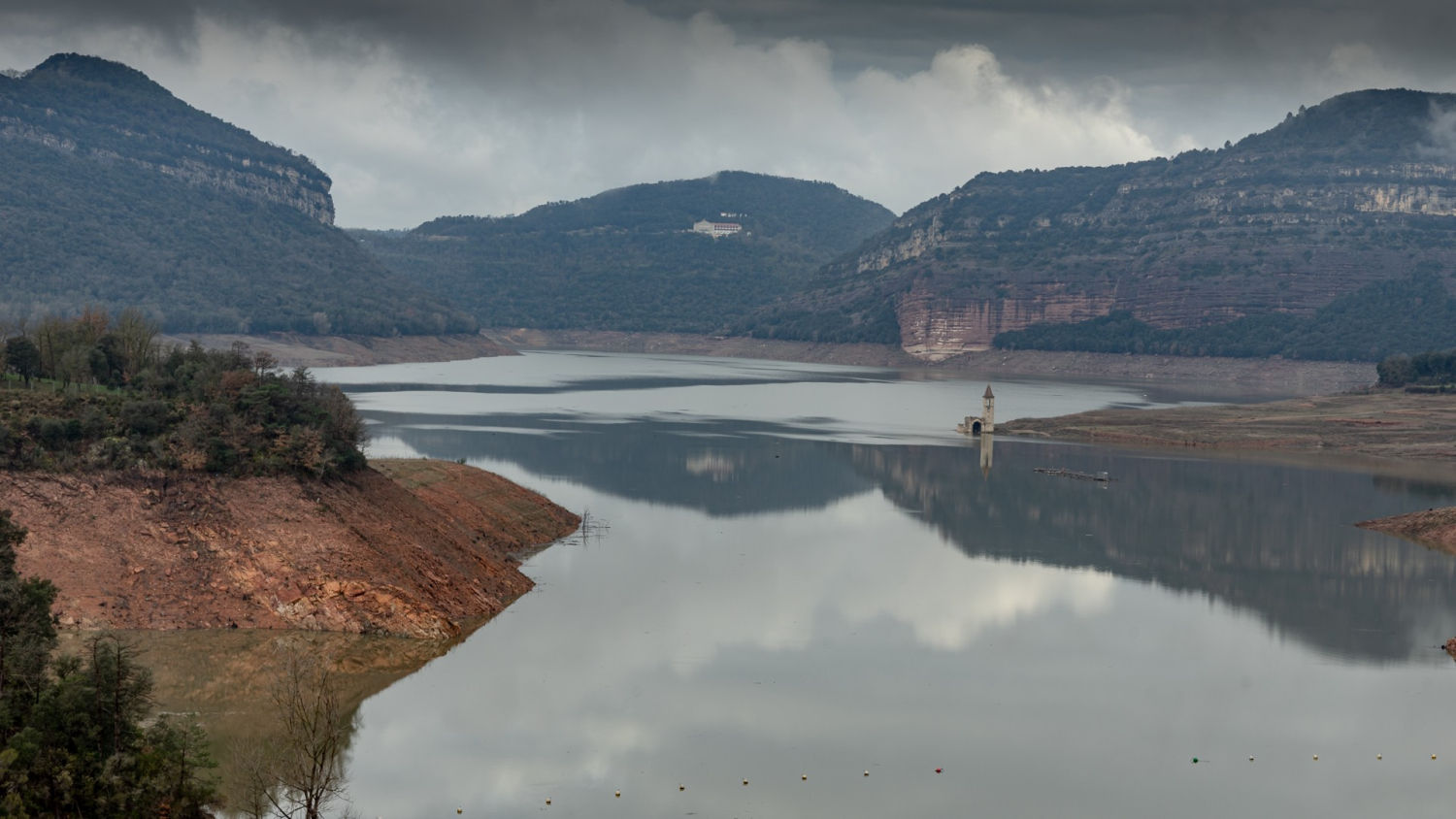 Pantano de Sau al 35%.
