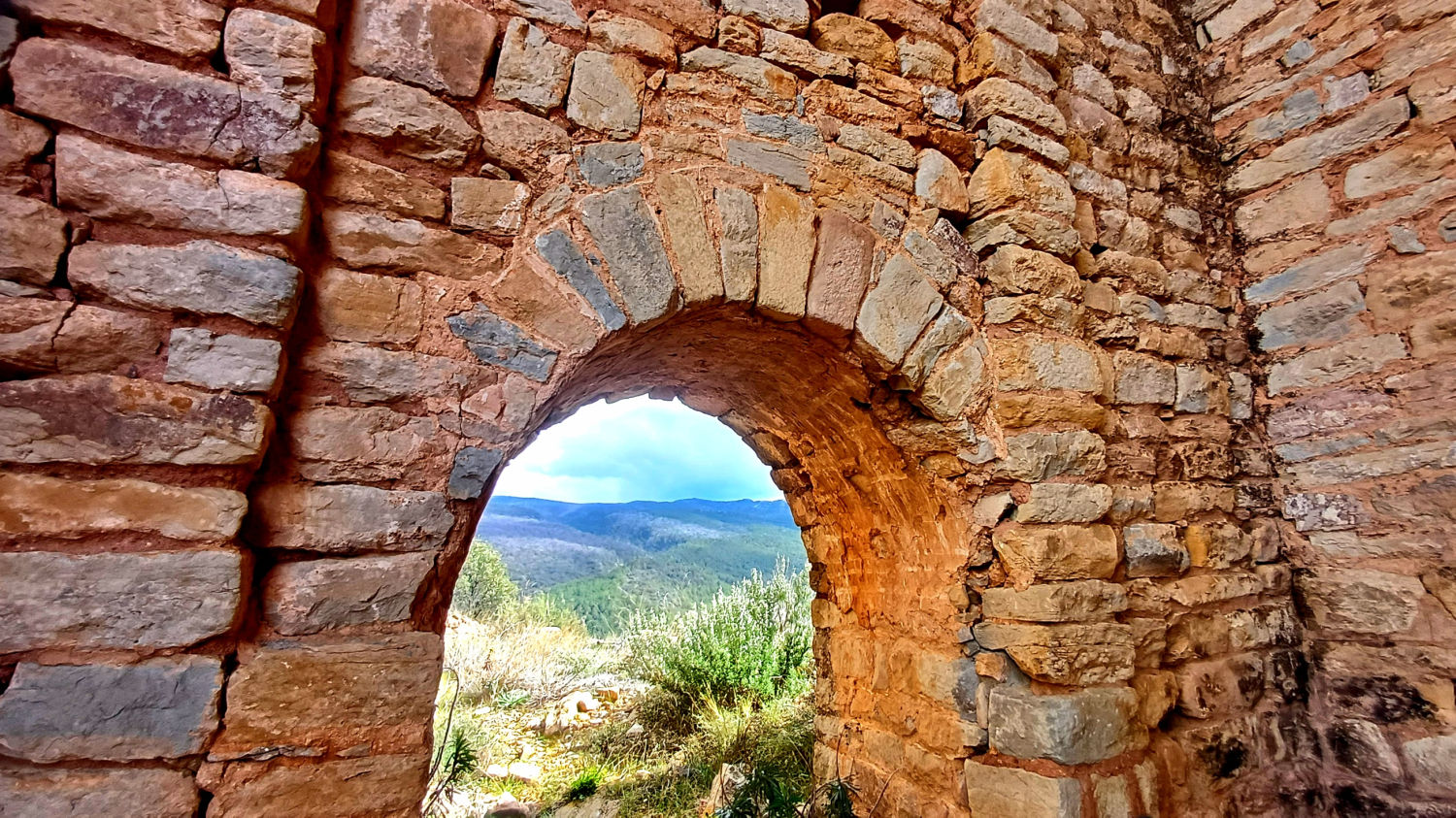 Uno de los accesos al interior de la fortificación arquitectónica.