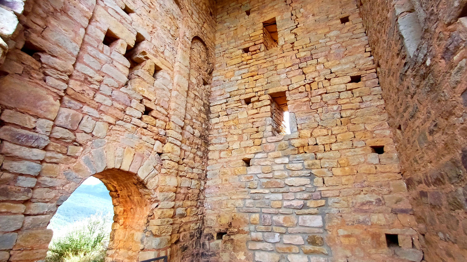 Imagen de una parte del interior de la edificación.