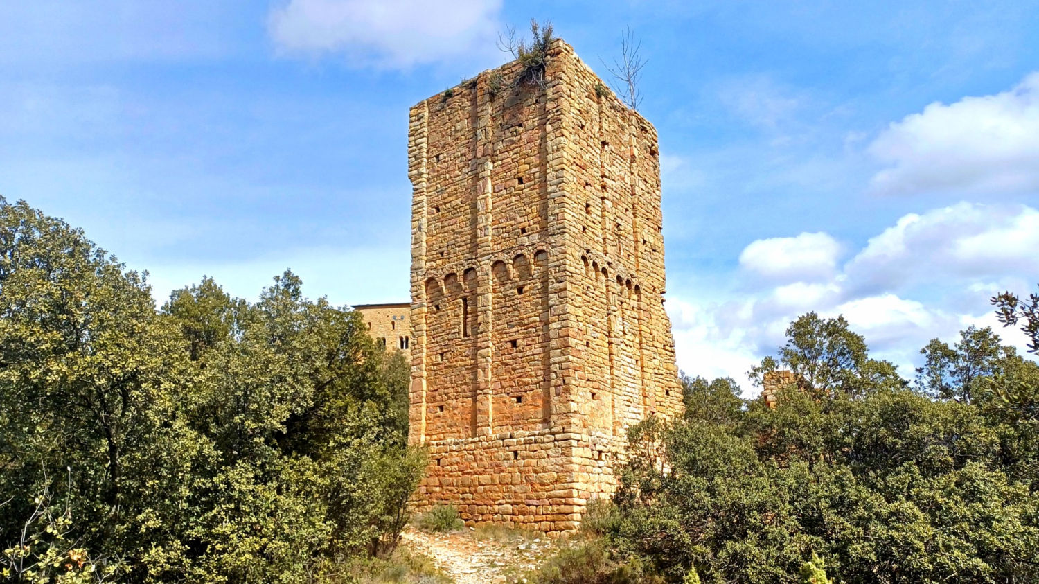 Torre del castillo de Llordà.