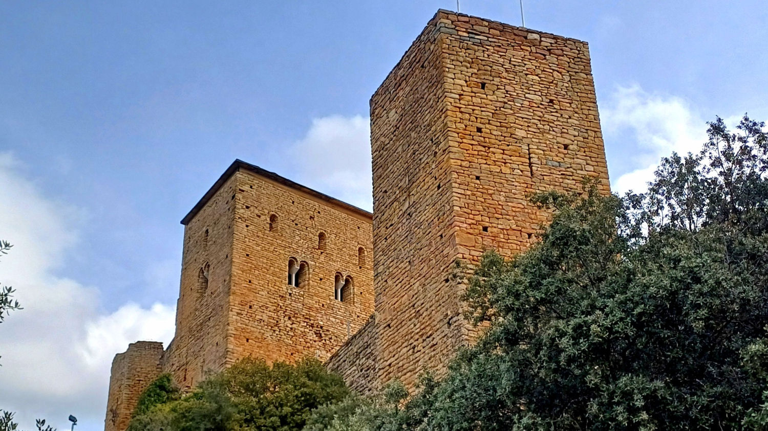 Perspectiva del castillo de Llordà.