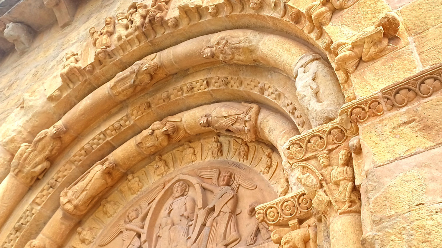 Esta edificación destaca por ser una construcción de estilo románico.