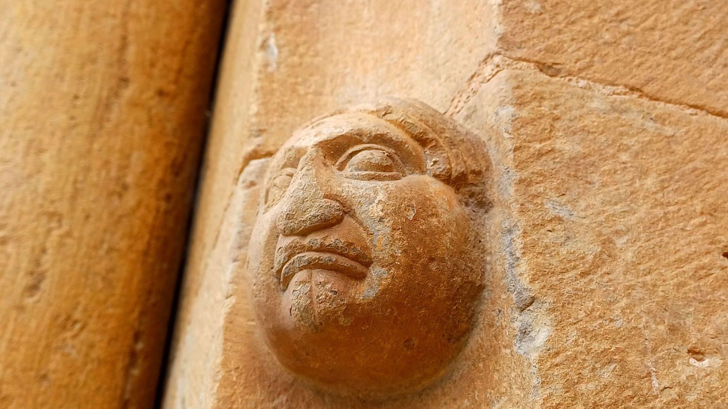 La iglesia está datada en la primera mitad del siglo XII.