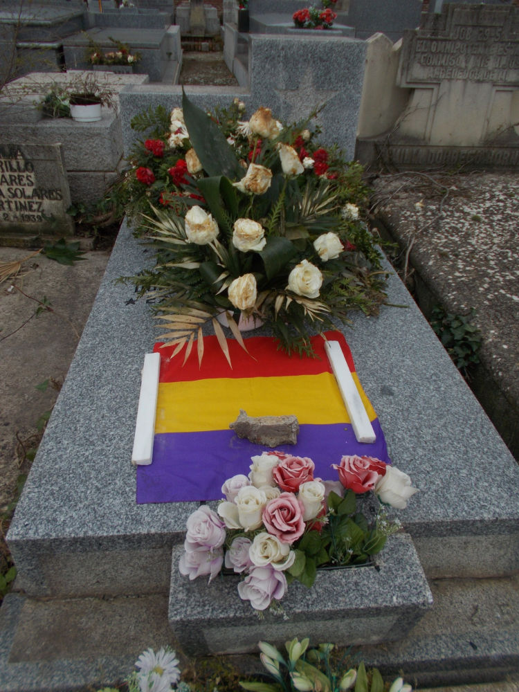 El cementerio de tumbas anónimas por la libertad en la Almudena.