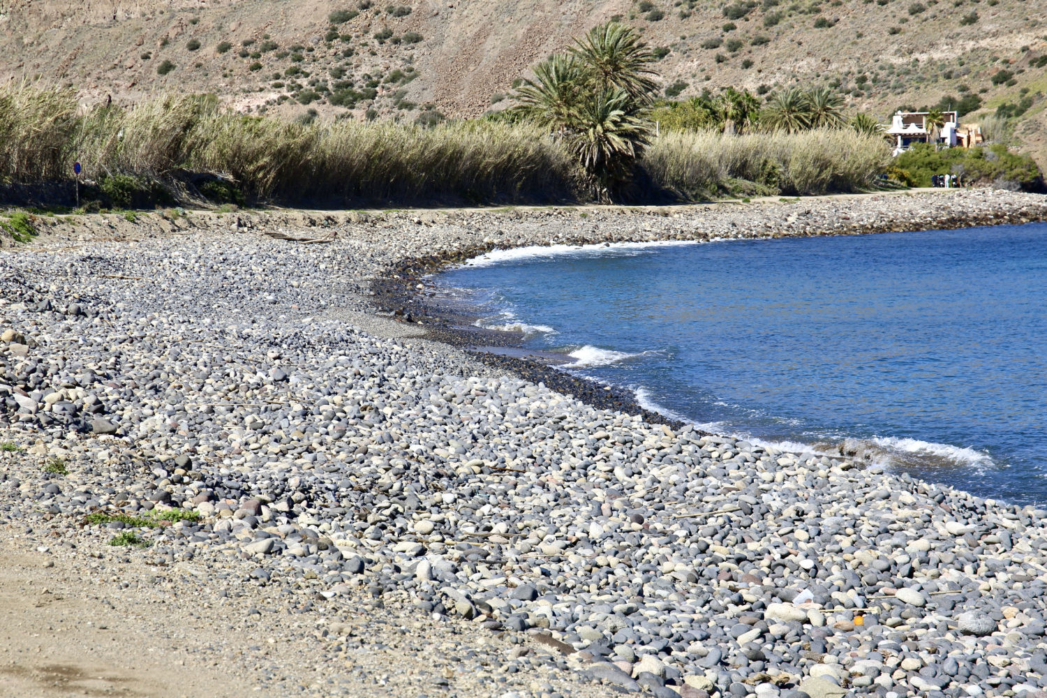 A orillas de la playa de Las Negras.