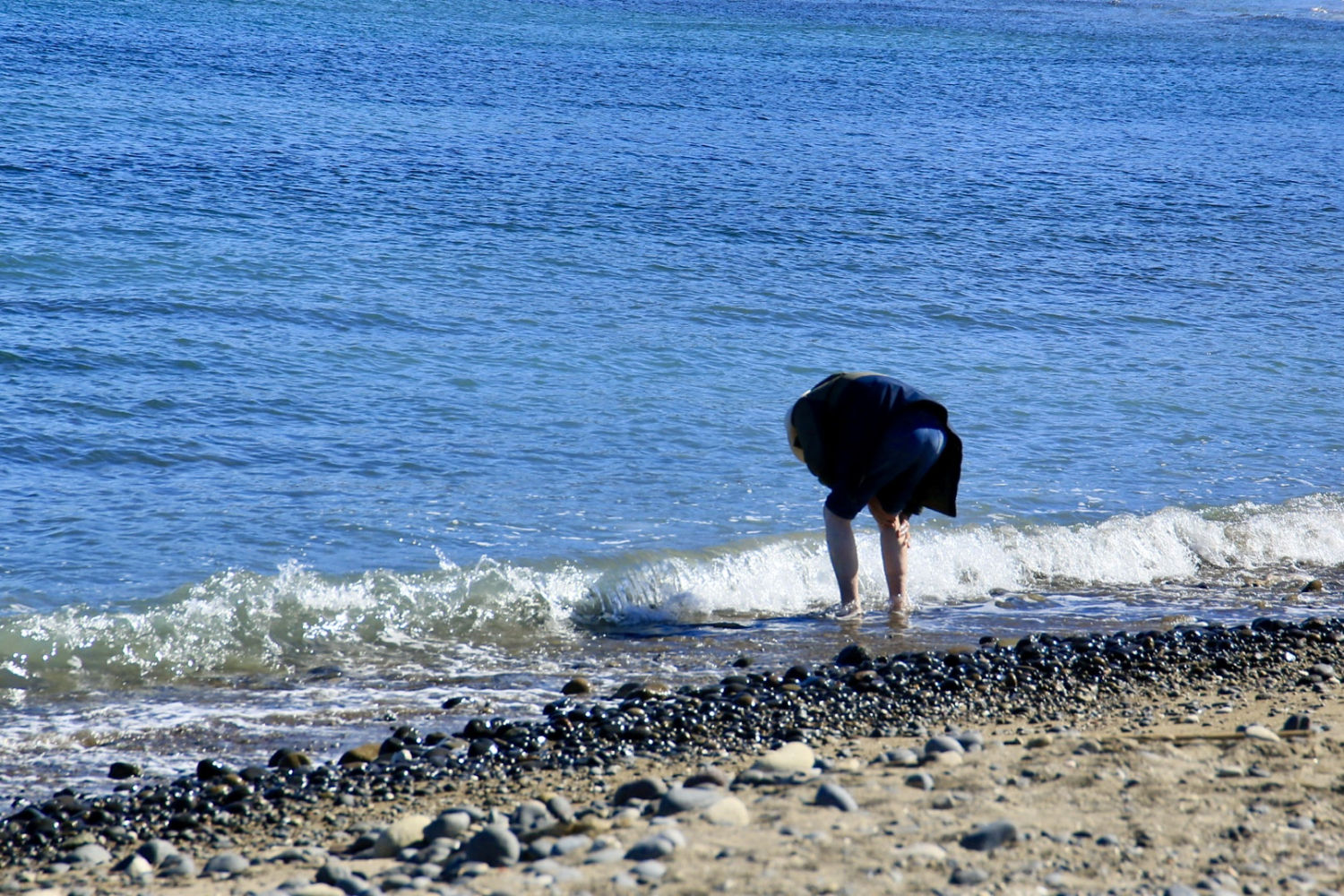 Caminando por la playa de Las Negras.