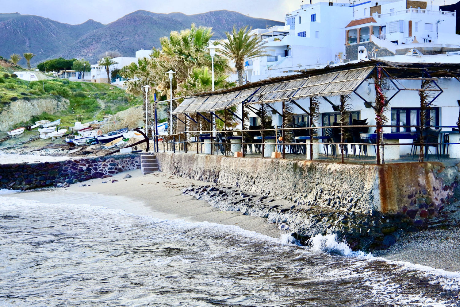 Restaurante en la Isleta del Moro, al lado de una de sus playas.