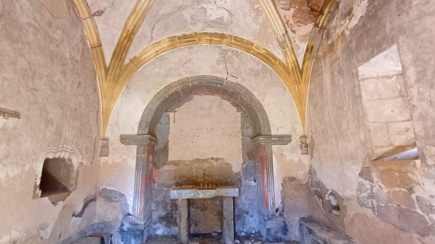 Interior de la capilla de Santa Magdalena de la Cortada.