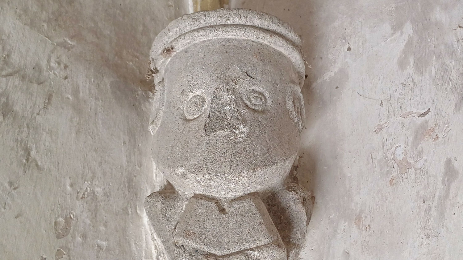 Las figuras presentes hacen de la capilla un lugar característico.