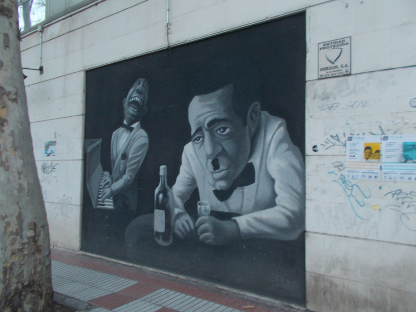 Mural de Humphrey Bogart en 'Casablanca', en la calle Alcalá.