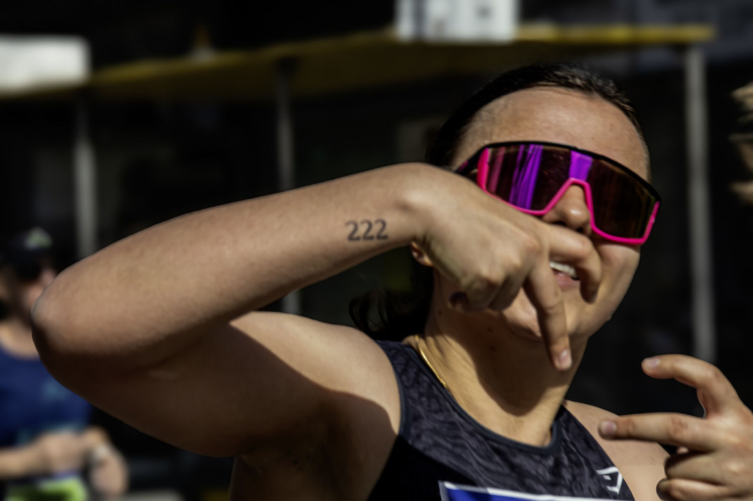 Gestos en la Maratón de Barcelona 2025.