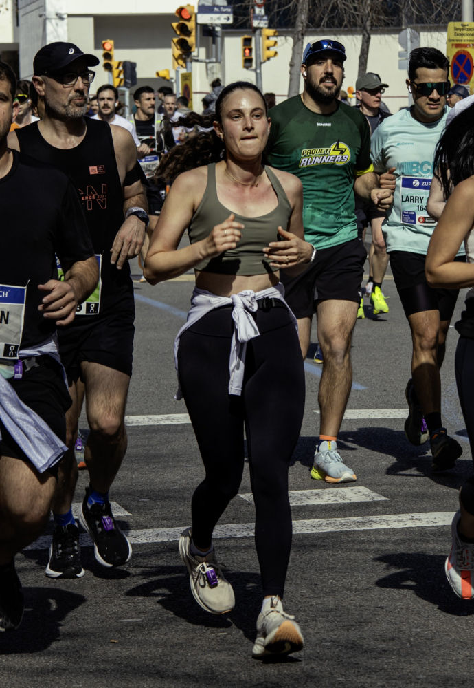 Participando en la Maratón de Barcelona 2025.