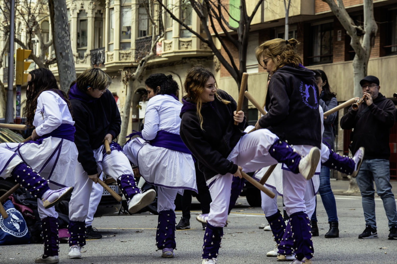Animación en la maratón de Barcelona 2025.