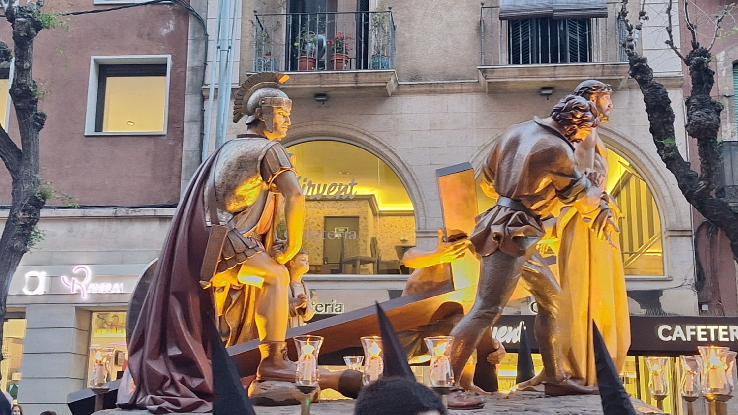 Detalle de un paso de Semana Santa, en Tarragona.