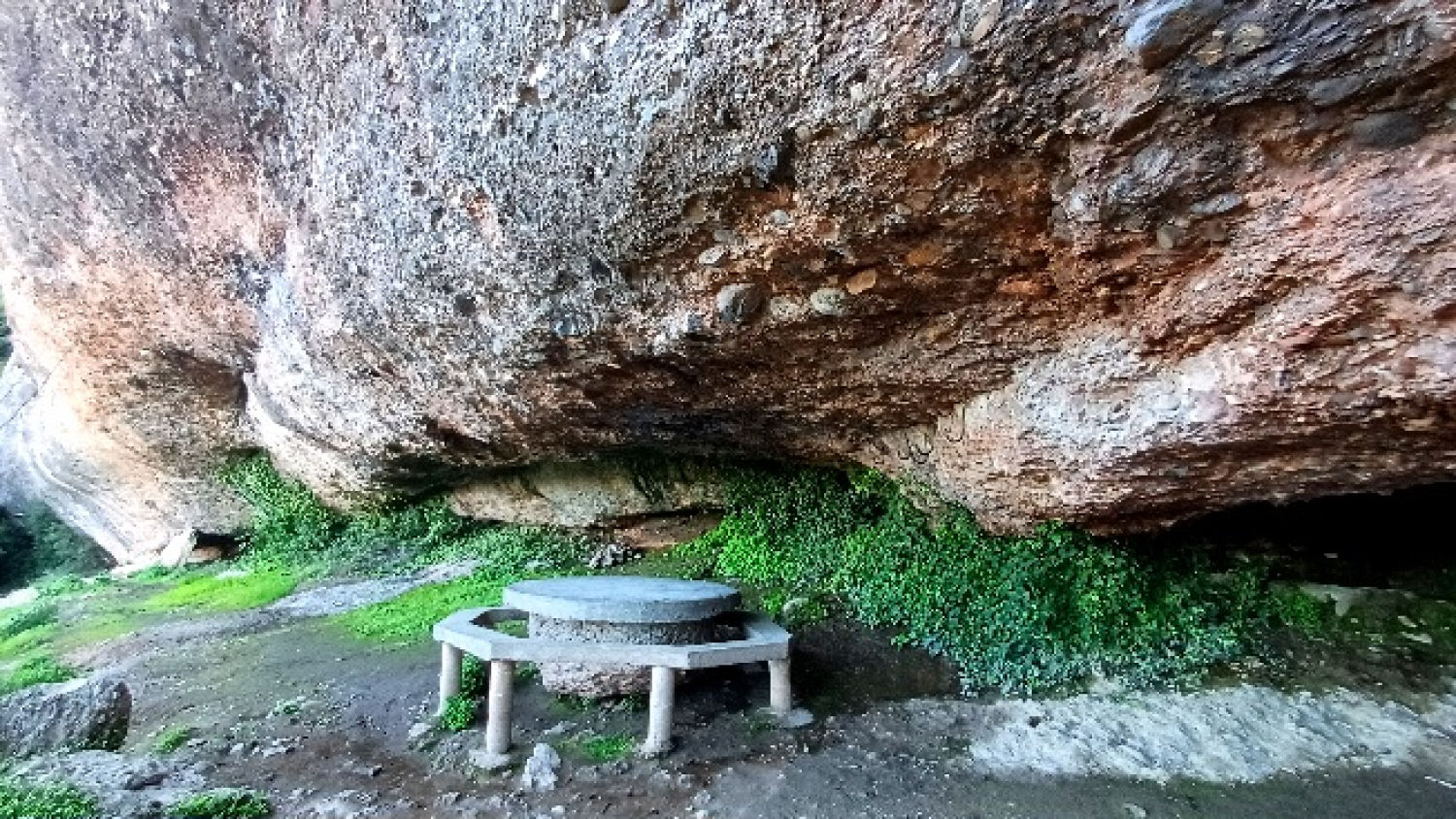 Pequeña parte del rincón en la cueva de la Pola.