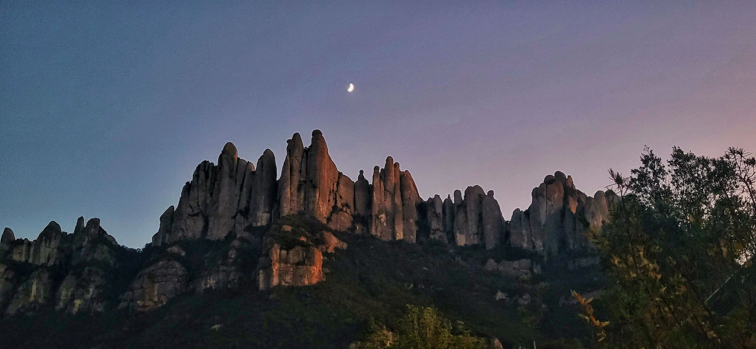 Anochecer en Montserrat.