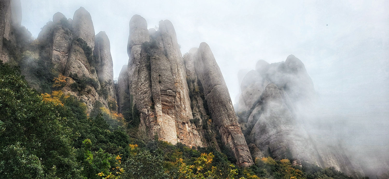 Nieblas en Montserrat.