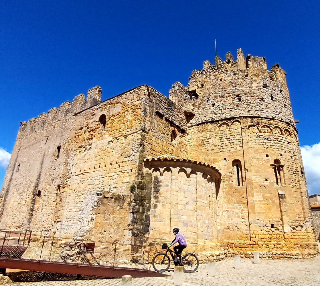 Esta iglesia es una joya artística románica catalana.