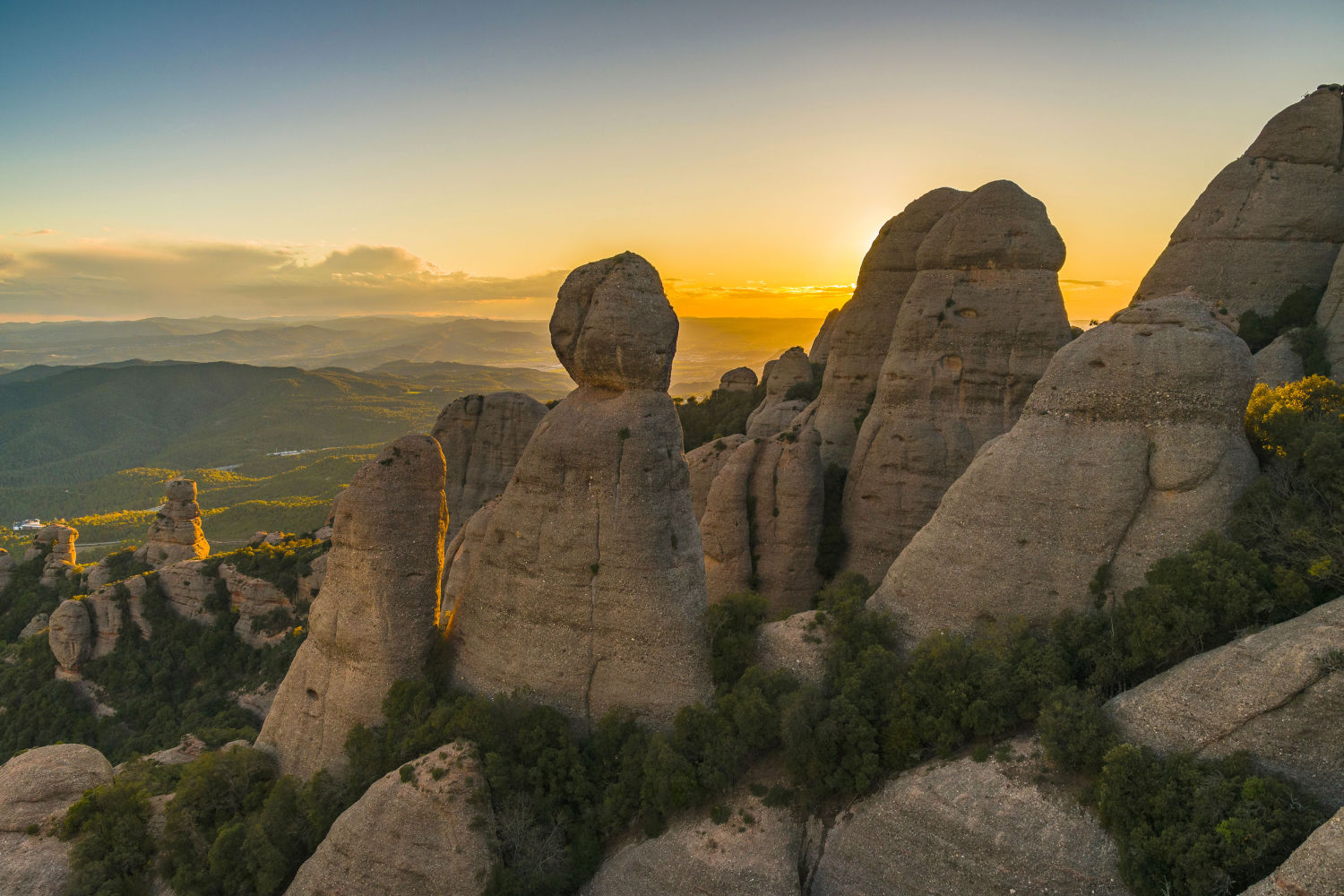 Agujas de Montserrat y la La Bola de la Partió.