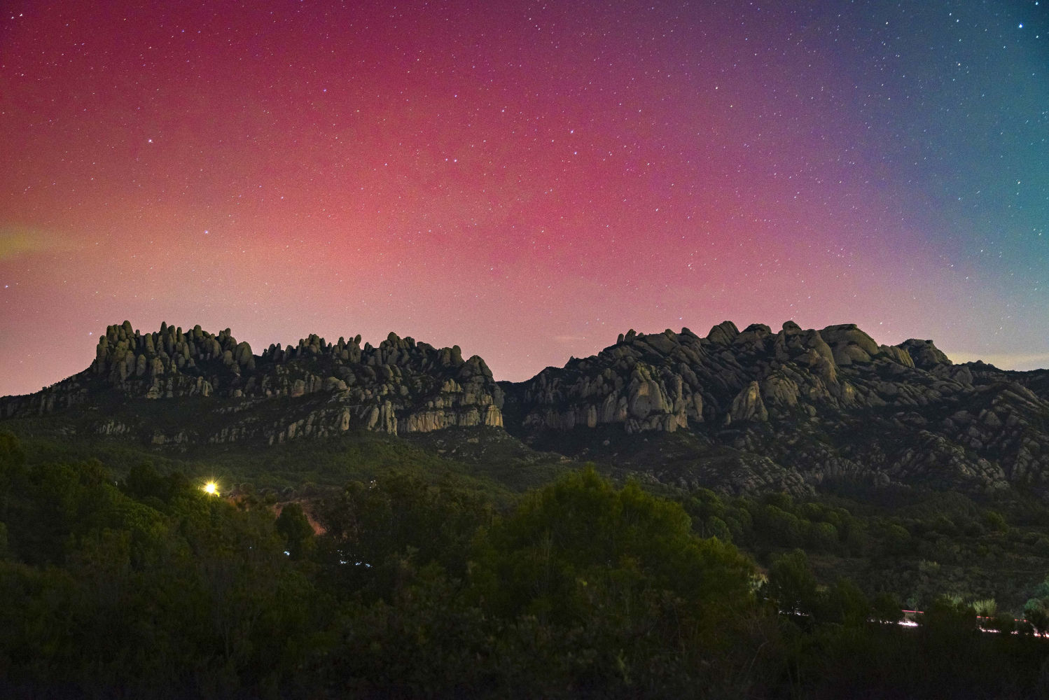 Aurora sobre Montserrat.