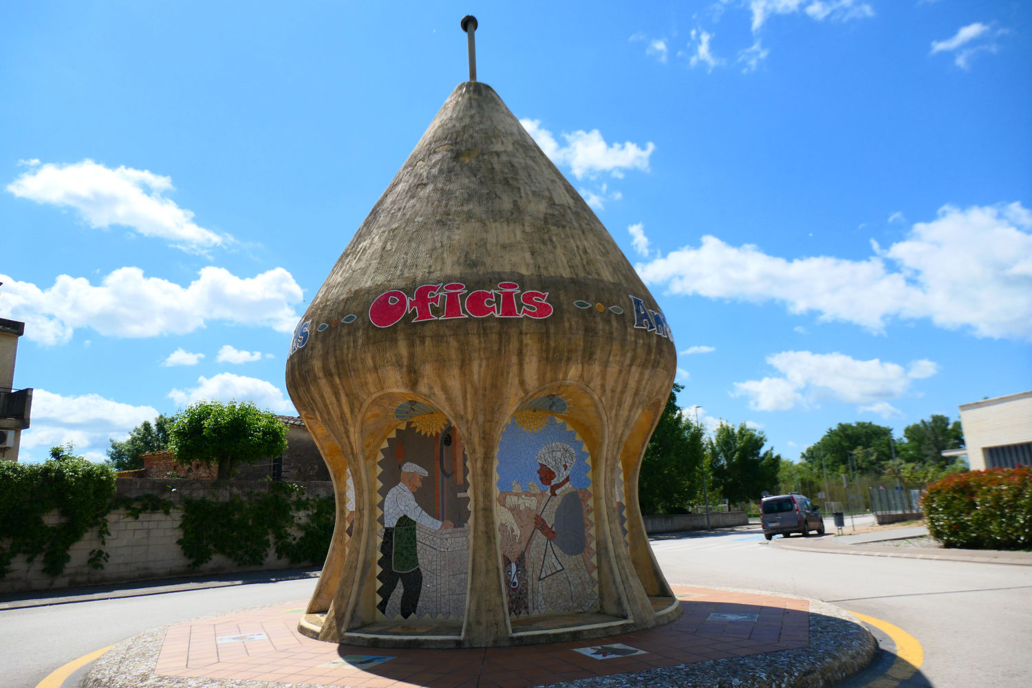 Escultura del 'Paller dels Oficis Antics'.