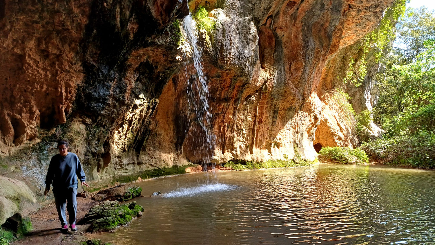 En temporadas de lluvia, la caída del agua se vuelve más fuerte y mágica.