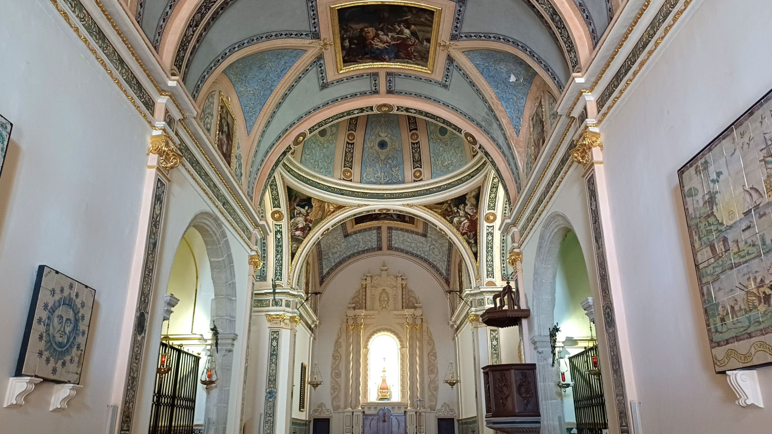 Así luce el interior de la ermita.