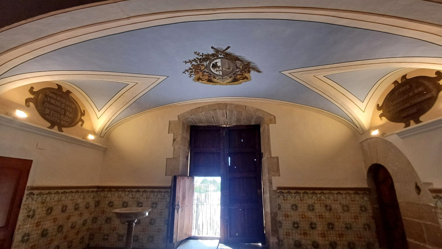 Muestra de la entrada al Santuario de la Misericordia.