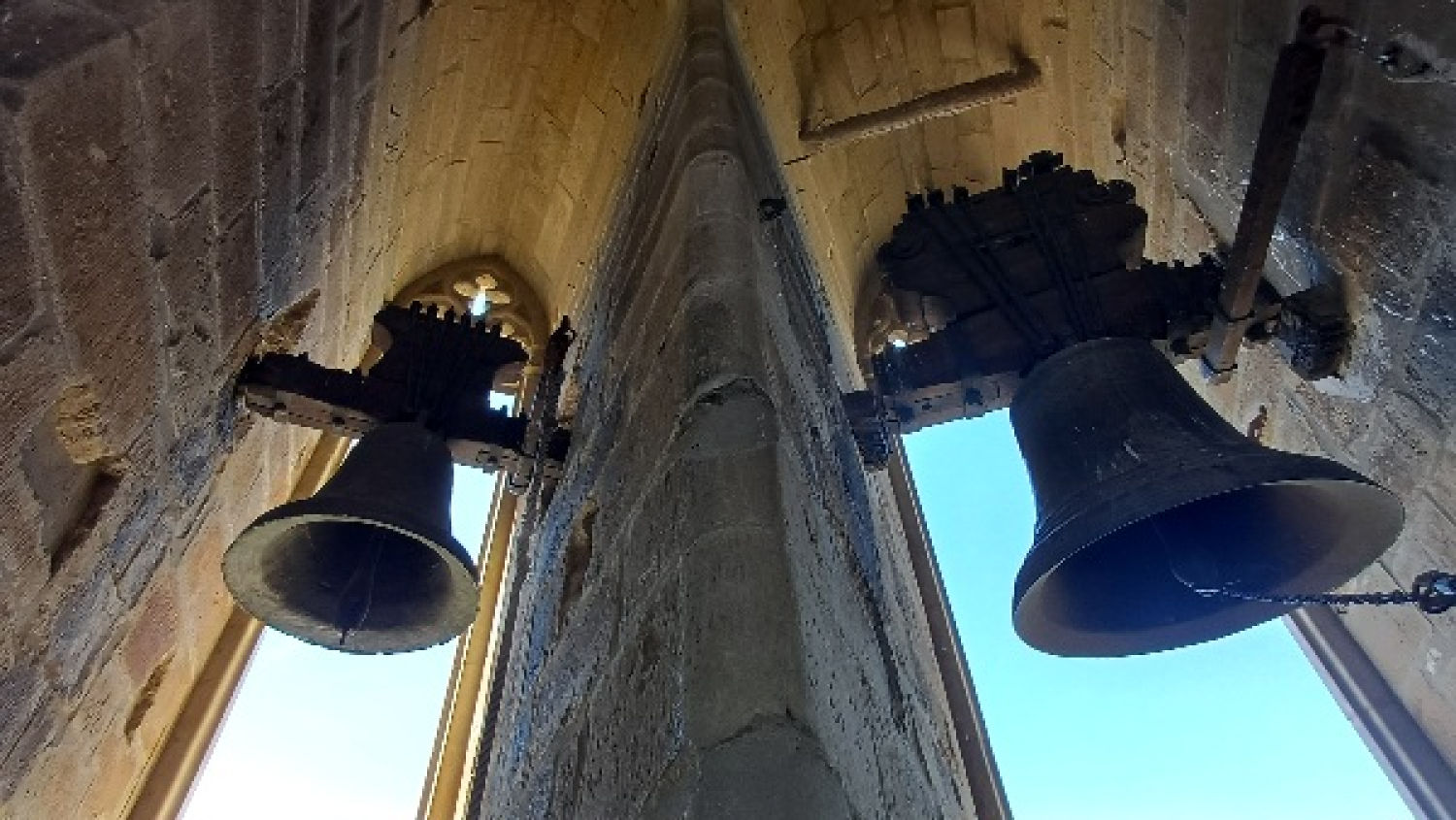 Dos de las seis campanas de la iglesia de Santa Maria de Cervera.