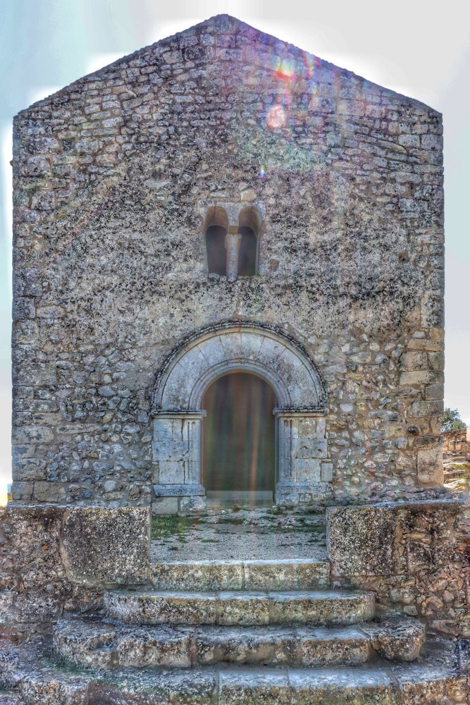 Fachada de la iglesia de Olèrdola.